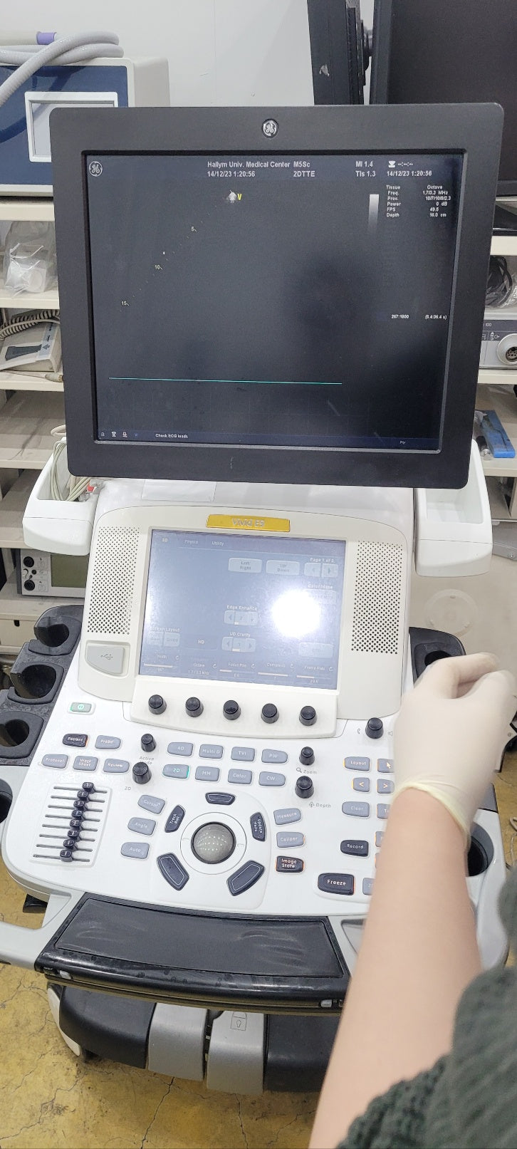 GE Vivid E9 XDClear with M5Sc Cardiac & 11L Linear 2 Probes