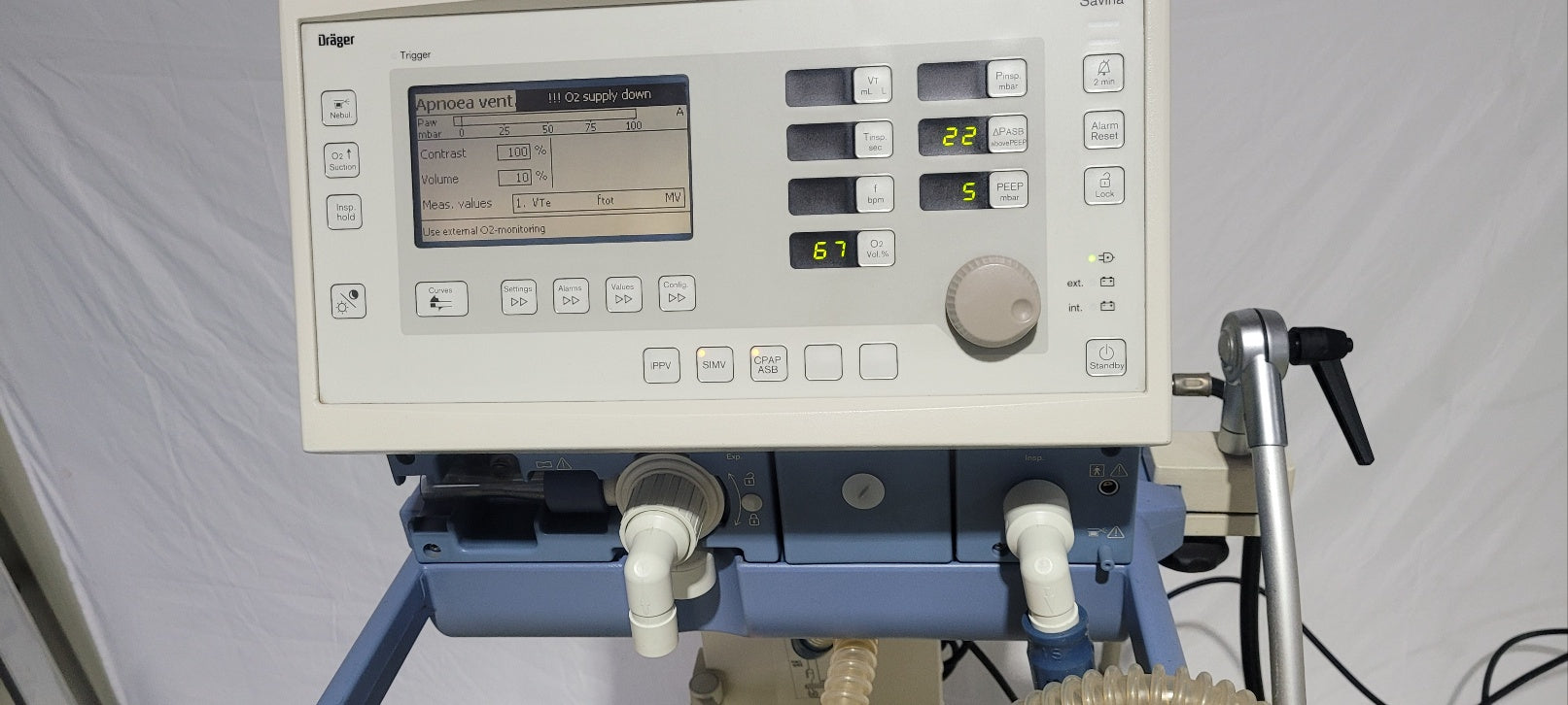 Used 5128 hours Drager Savina Ventilator Medical Equipment