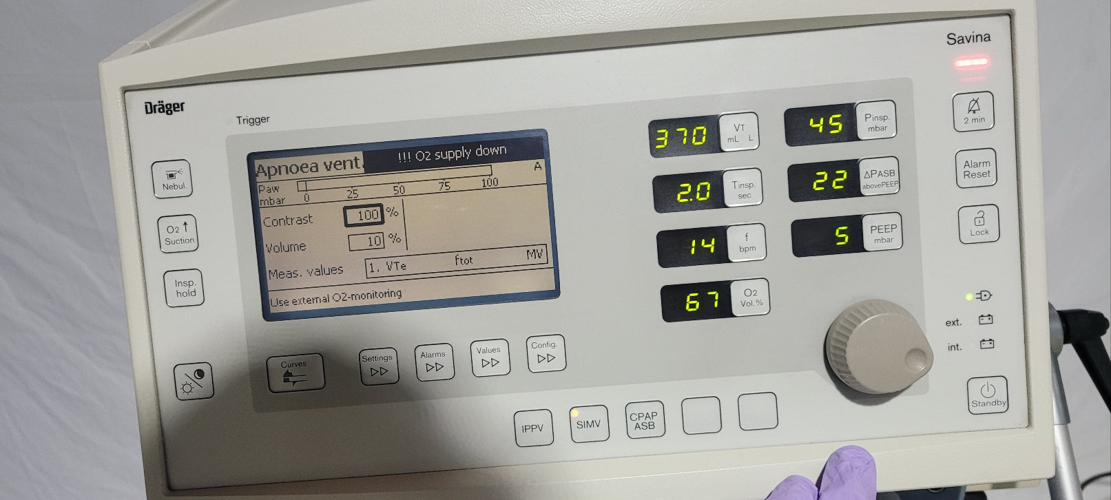 Used 5128 hours Drager Savina Ventilator Medical Equipment