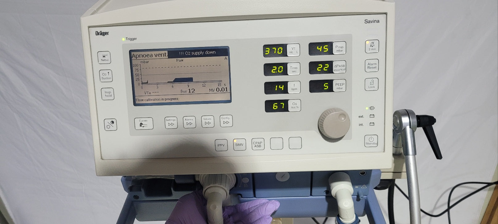 Used 5128 hours Drager Savina Ventilator Medical Equipment