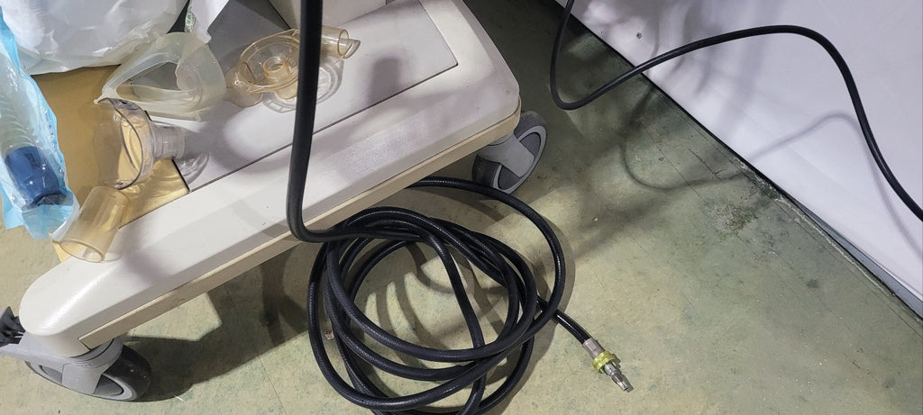 Used 5128 hours Drager Savina Ventilator Medical Equipment