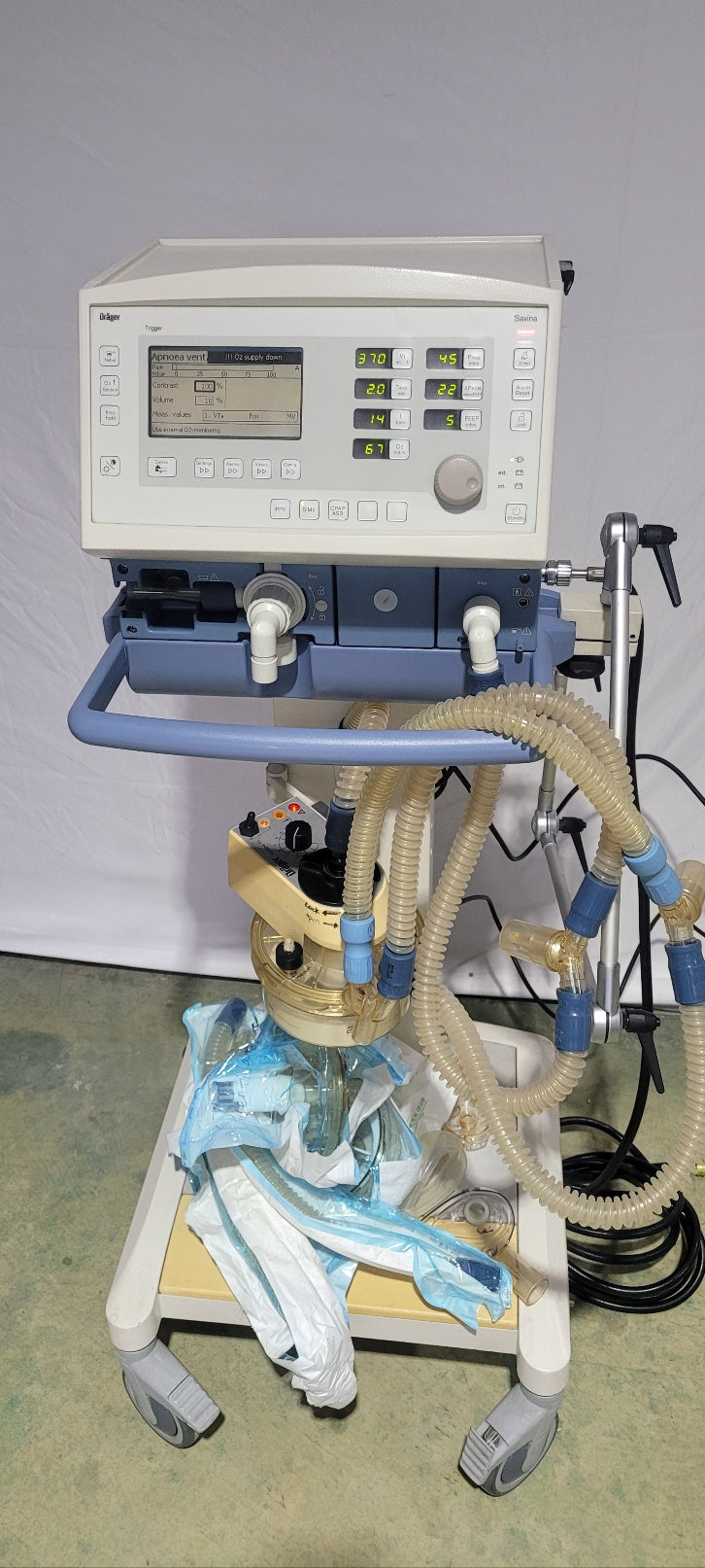 Used 5128 hours Drager Savina Ventilator Medical Equipment