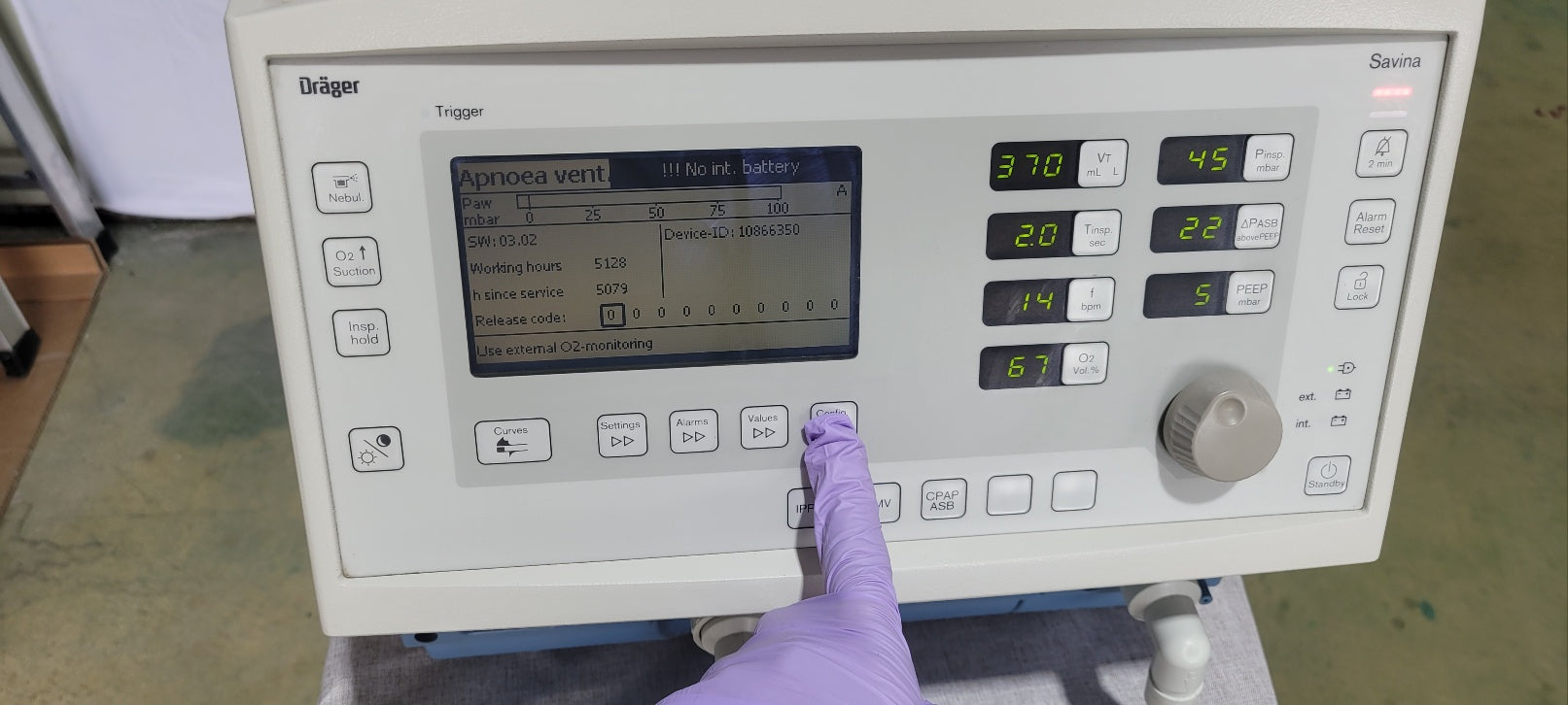 Used Drager Savina Ventilator Respiratory