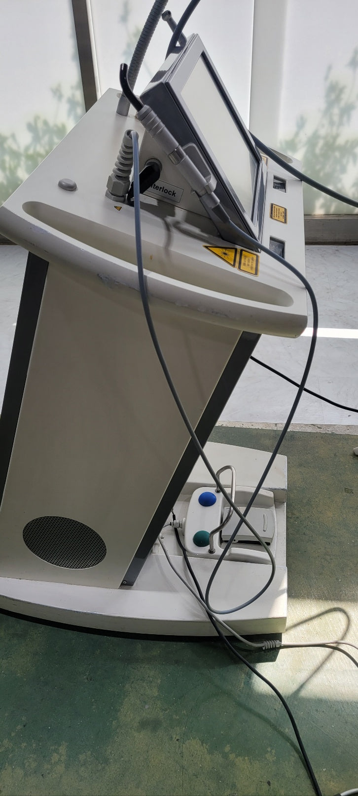 Used Elexxion AG Delos Er:Yag diodelaser dental machine