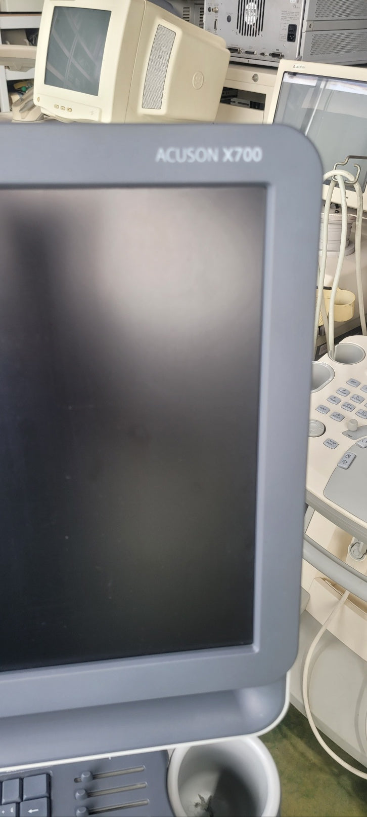 Siemens Acuson X700 With Convex Linear 2 Probes (For Parts/Repair)