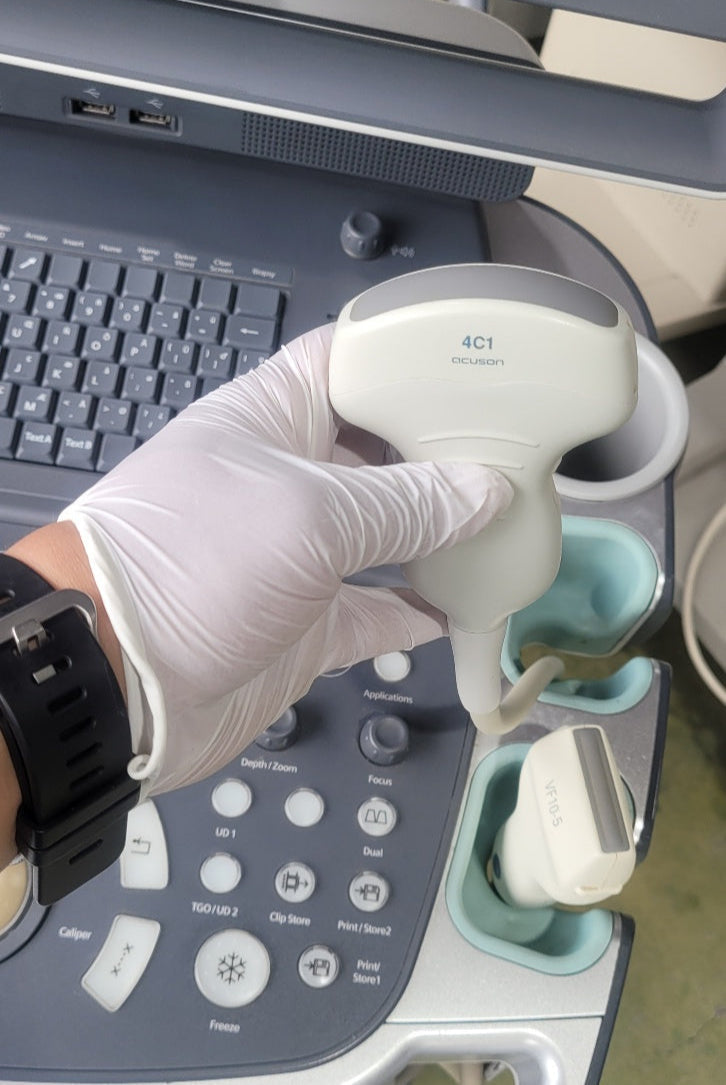 Pre-Owned Siemens Acuson X700 Ultrasound With Convex Linear 2 Probes (For Parts/Repair)