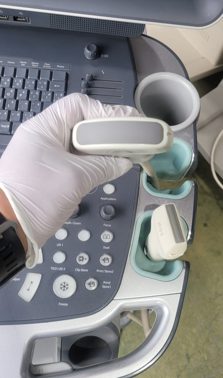 Siemens Acuson X700 With Convex Linear 2 Probes (For Parts/Repair)