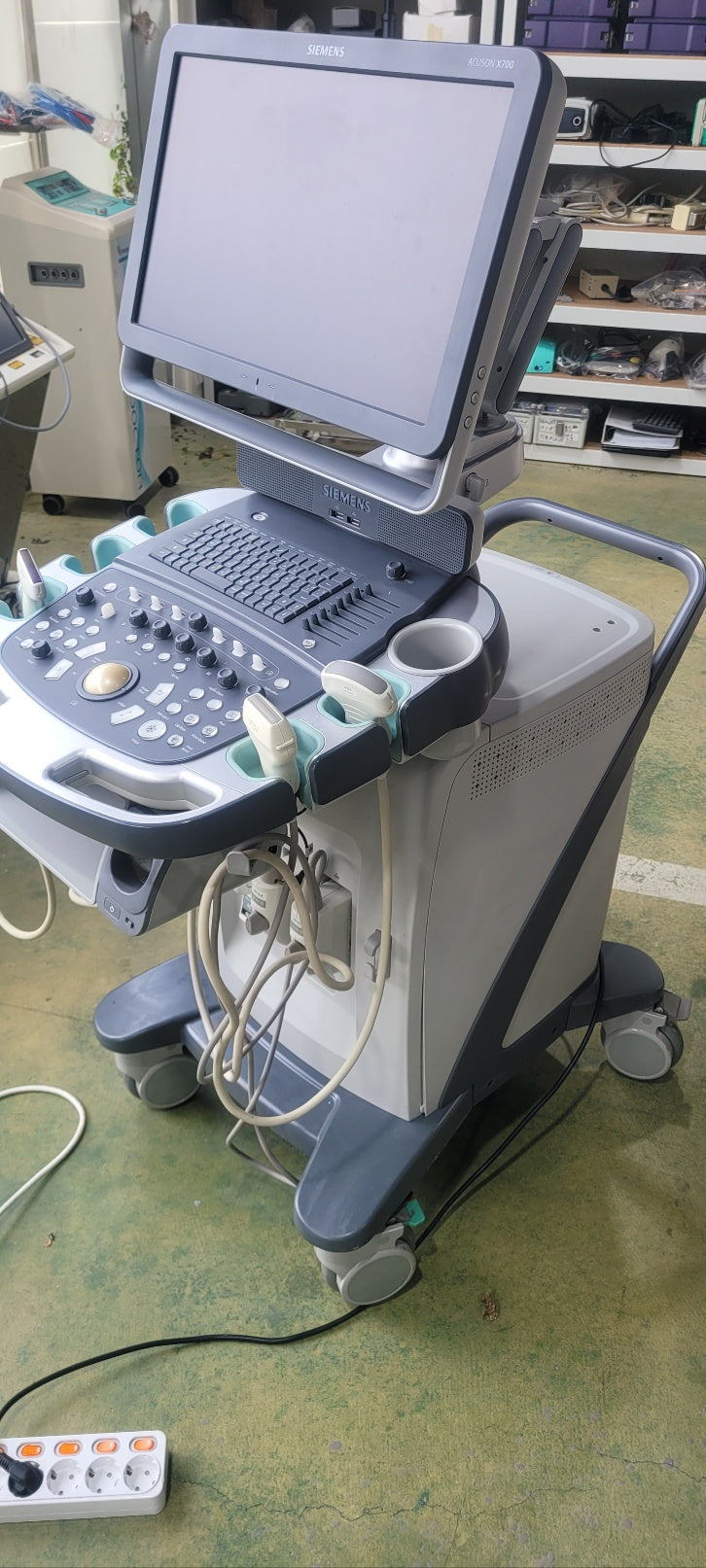 Siemens Acuson X700 With Convex Linear 2 Probes (For Parts/Repair)