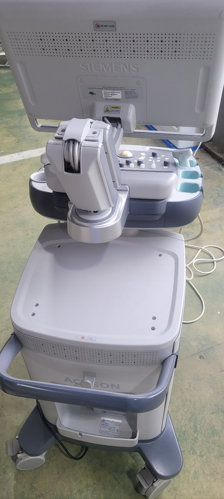 Siemens Acuson X700 With Convex Linear 2 Probes (For Parts/Repair)