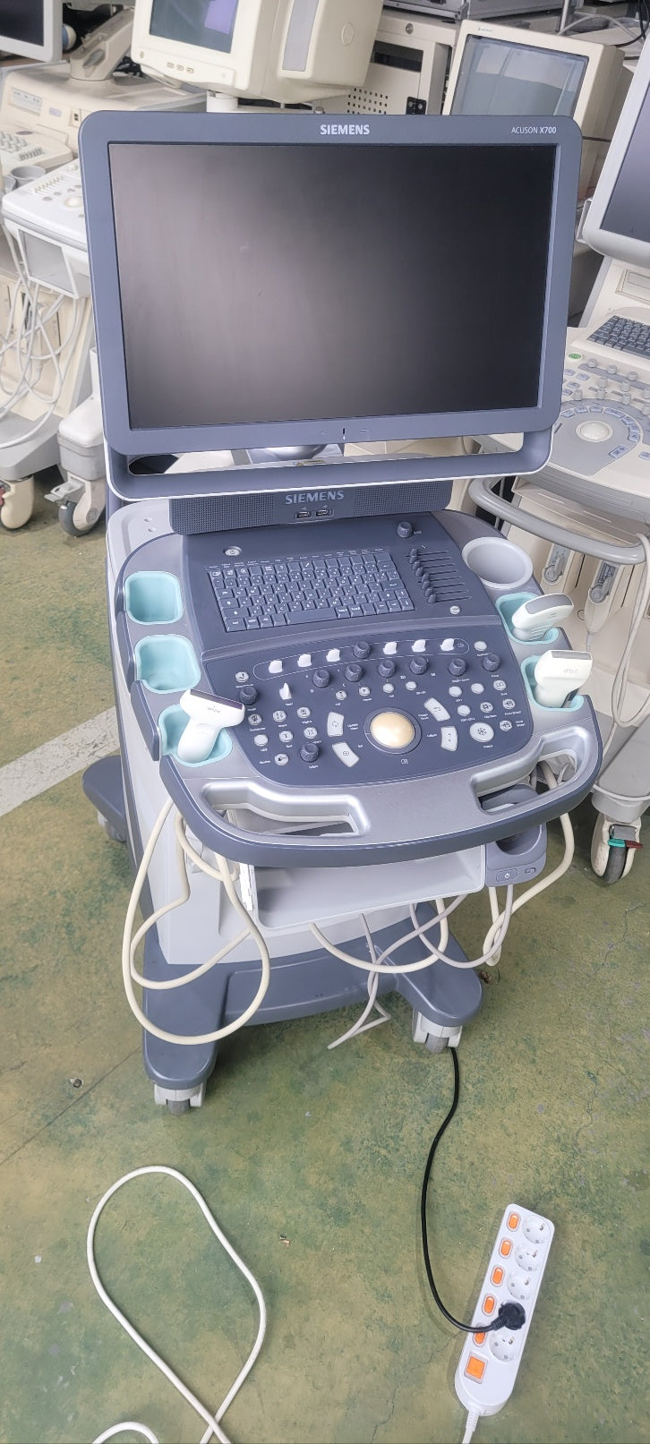 Siemens Acuson X700 With Convex Linear 2 Probes (For Parts/Repair)